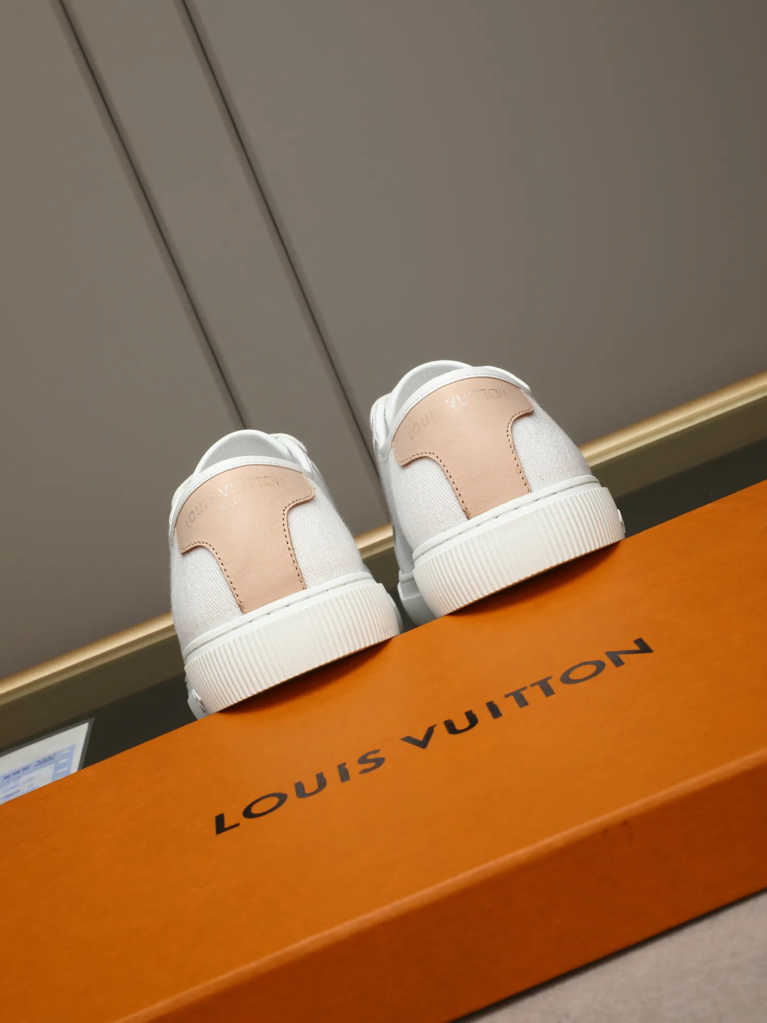 Men's Men's Shoes 💰440 𝐋𝐨𝐮𝐢𝐬 𝐕𝐮𝐢𝐭𝐭𝐨𝐧 𝟮𝟬𝟮𝟱/𝐬𝐬 Louis Vuitton's new spring and summer casual sports sneakers have a youthful atmosphere and are very youthful on the feet! Comfortable and light on the feet! The color is also very youthful! The upper is exclusively decorated with LV accessories! Make the whole shoe more flexible! The special electro-printed logo on the upper has a sense of design and is super recognizable! Beautiful and generous! ! It’s super easy to walk on! Specific denim surface material, sheepskin lining, original molded outsole Size: 38-44 (45 customized)
